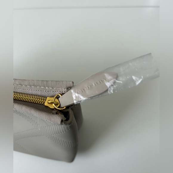 Brand New Burberry Makeup Bag (Beige) - Picture 3 of 7